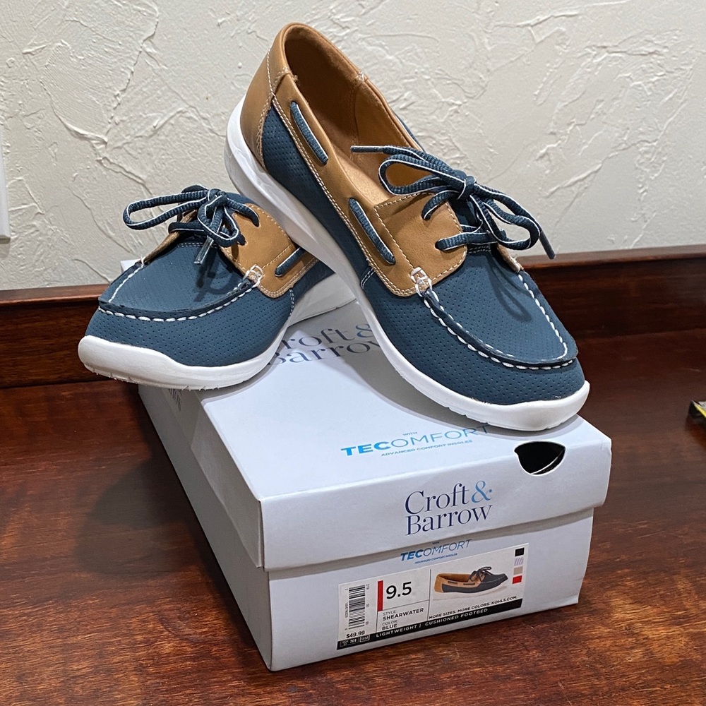 Croft & Barrow Women's Navy and Tan Loafers